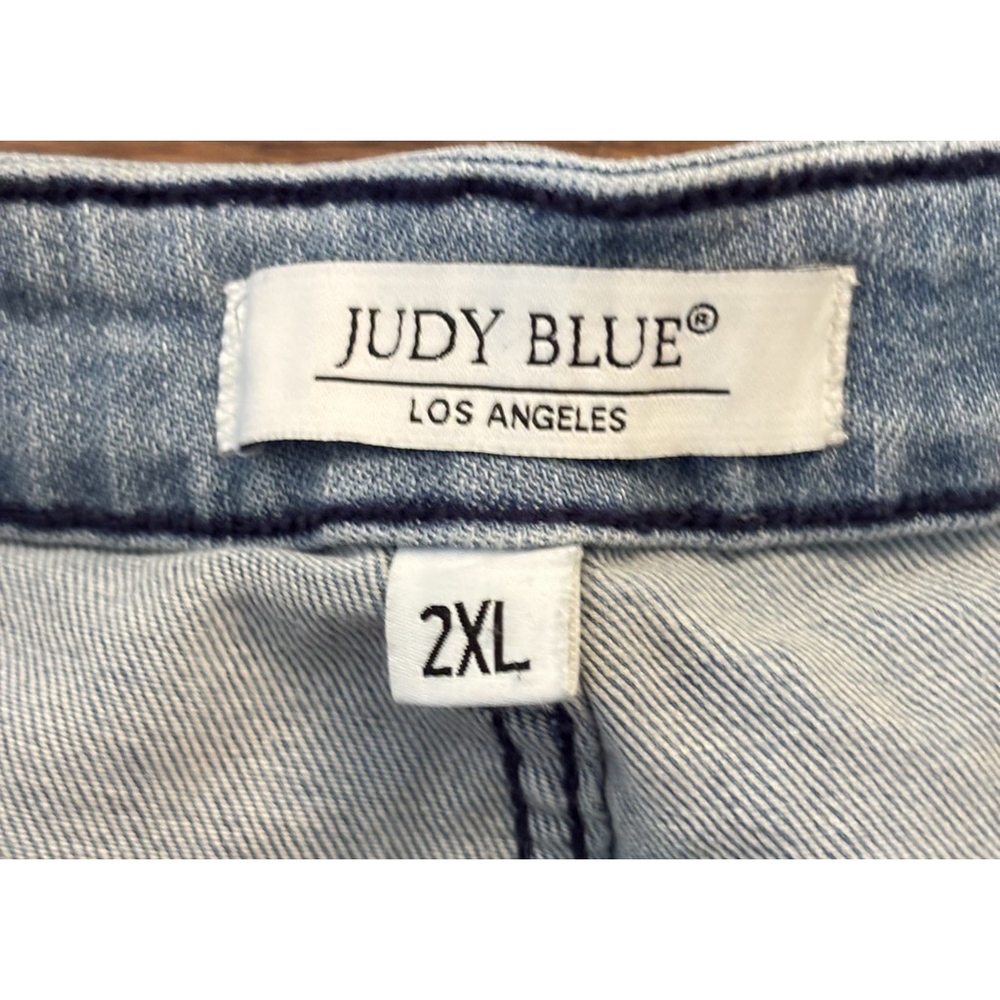 Judy Blue Women’s Denim Shorts 2XL Light Wash Raw Hem - Picture 5 of 6